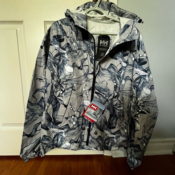 NWT Helly Hansen Women’s Esape Rain Jacket - Grey Fog Esra, Large - Picture 10 of 10